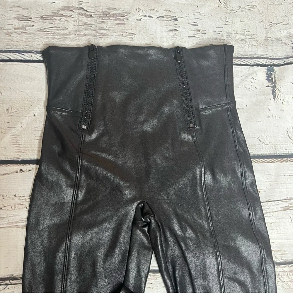Spanx Hip Zip Faux Leather Leggings Size S - Picture 4 of 6